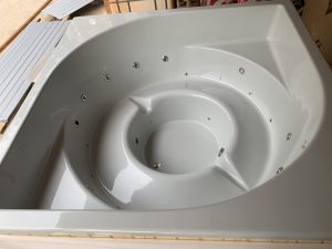 eye shaped hot tub, jacuzzi