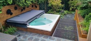 Hot tub Eye, hot tub woodpecker