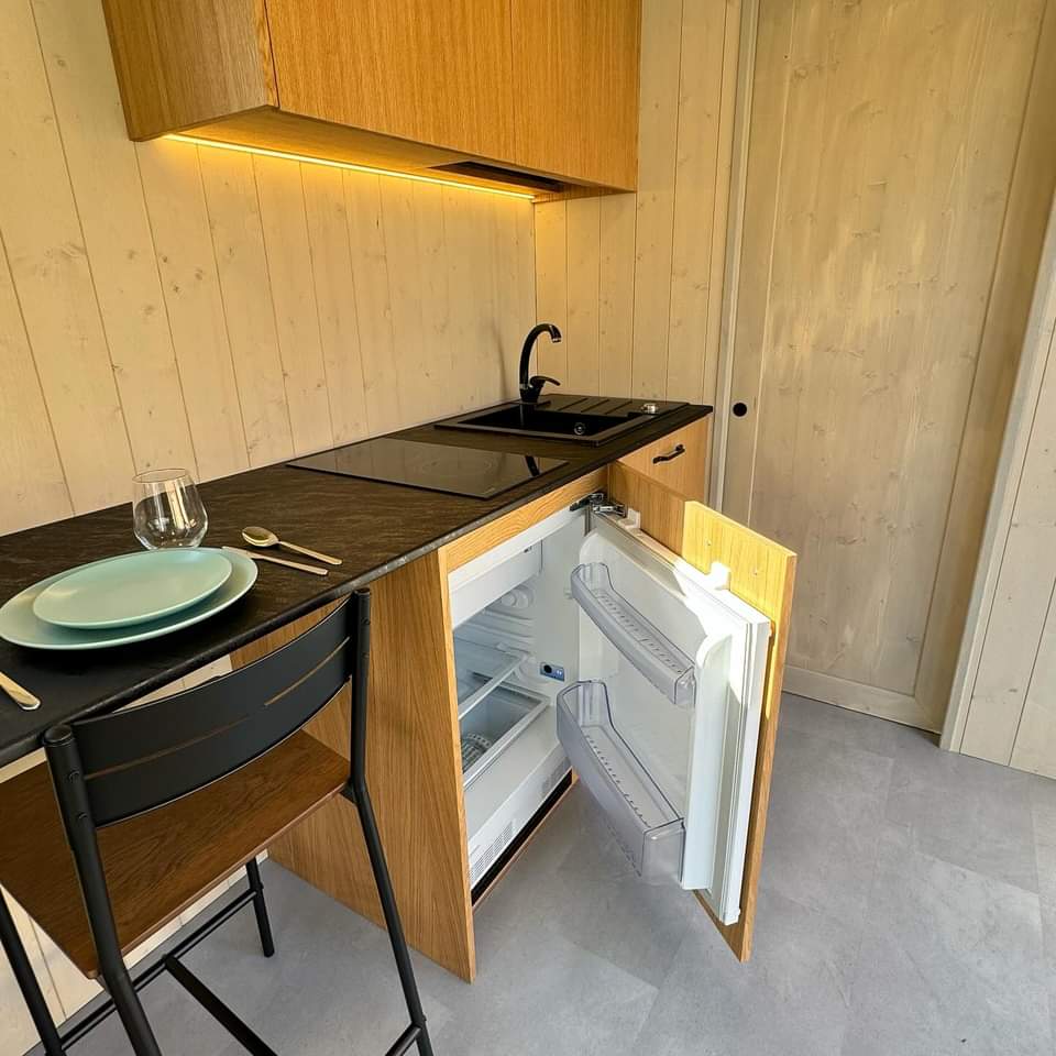 Woodpecker-Wooden-framed-house-Mario-1