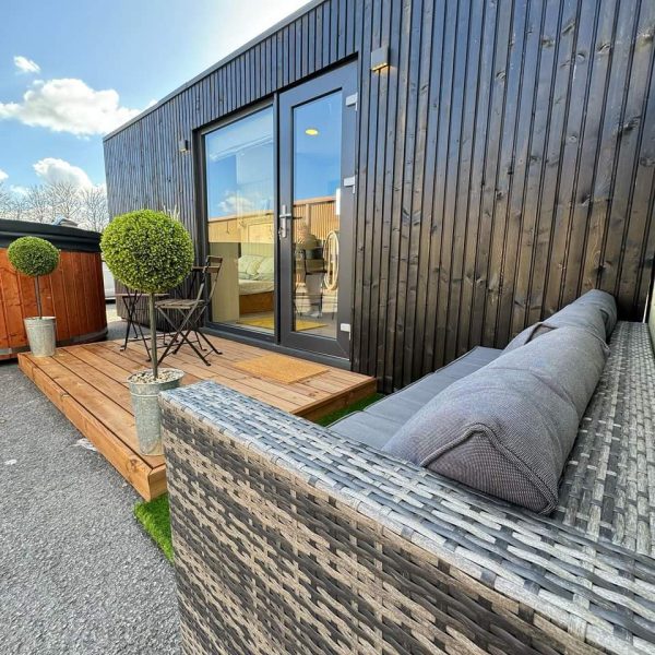 Woodpecker-Wooden-framed-house-Mario-1